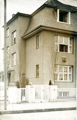 Postkarte vom Haus der Familie Sander in Köln-Lindenthal