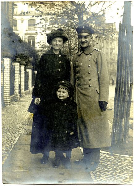 Kurt und Susanne Frankenstein mit Sohn Joachim, um 1918